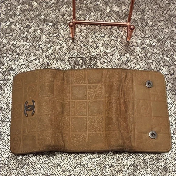 CHANEL Tan Suede Mini Wallet Stars & Hearts VINTAGE Key Holder - Picture 4 of 9